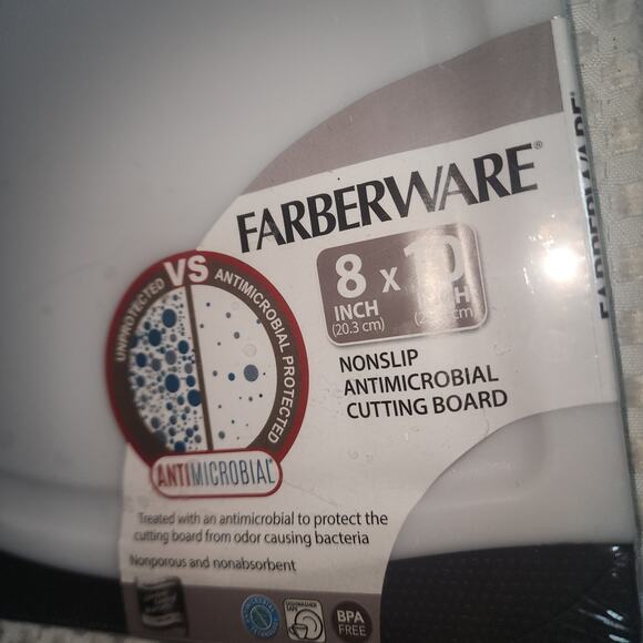 FARBERWARE NWT CUTTING BOARD & MEASURING CUPS SET - Picture 2 of 6